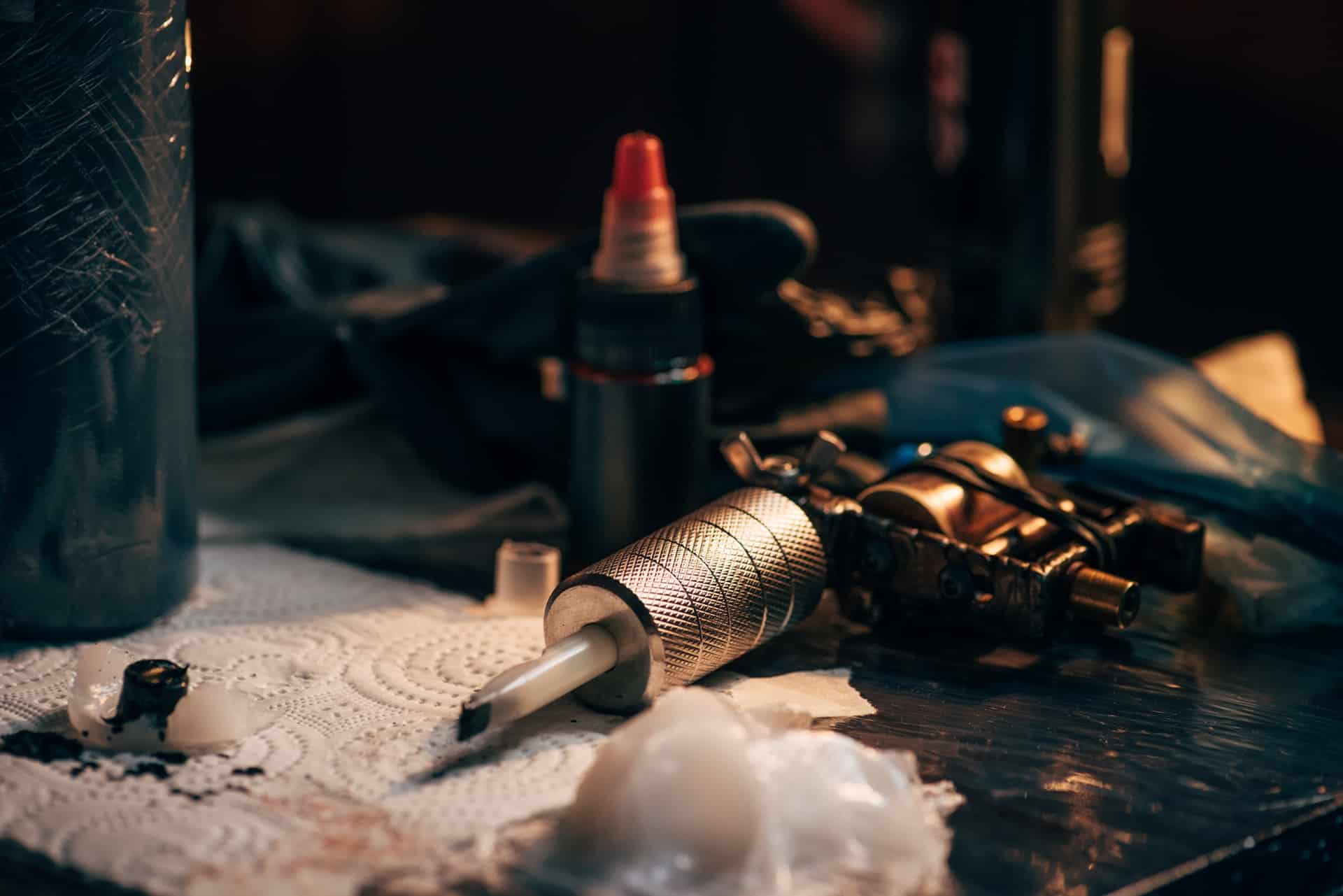 Tattooausruestung im Studio bei Arbeitspause | Tattooentfernung Düsseldorf