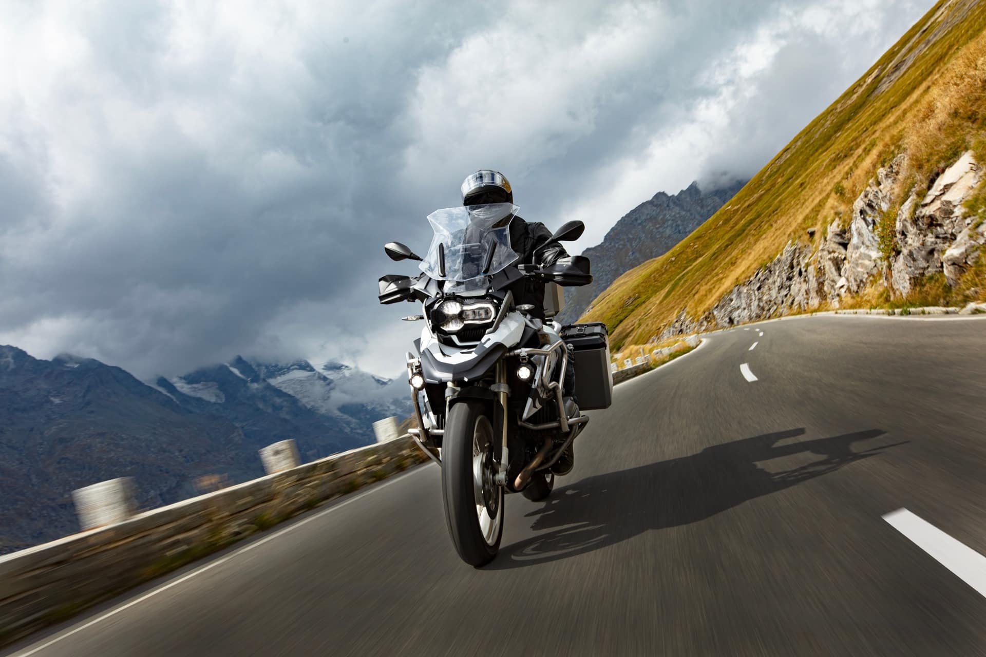 Motorrad auf Alpenpass | Honda CB 1000 Hornet Zubehör